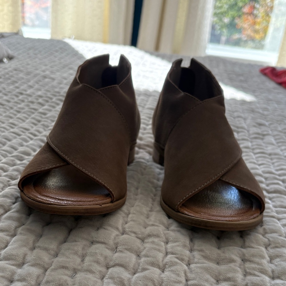 Tan NWOT Open-Toe Ankle Booties